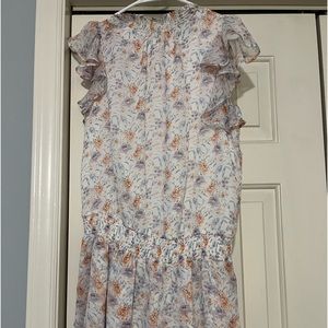 Cute little short dress with ruffle sleeves. Light and breezy for summer